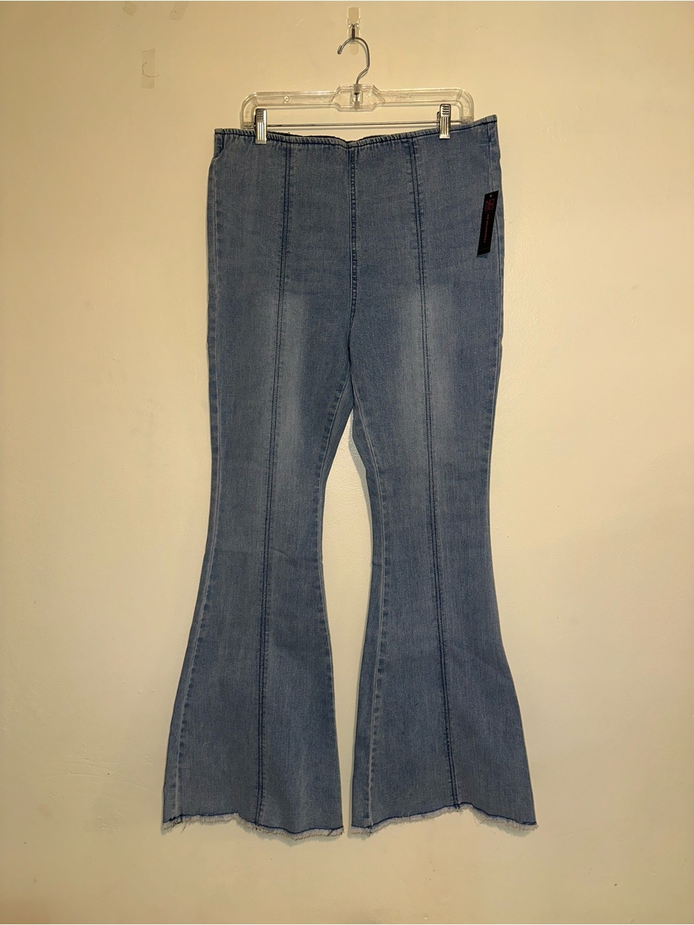 💛3 for $36💛 NWT Light Wash Flare Jeans